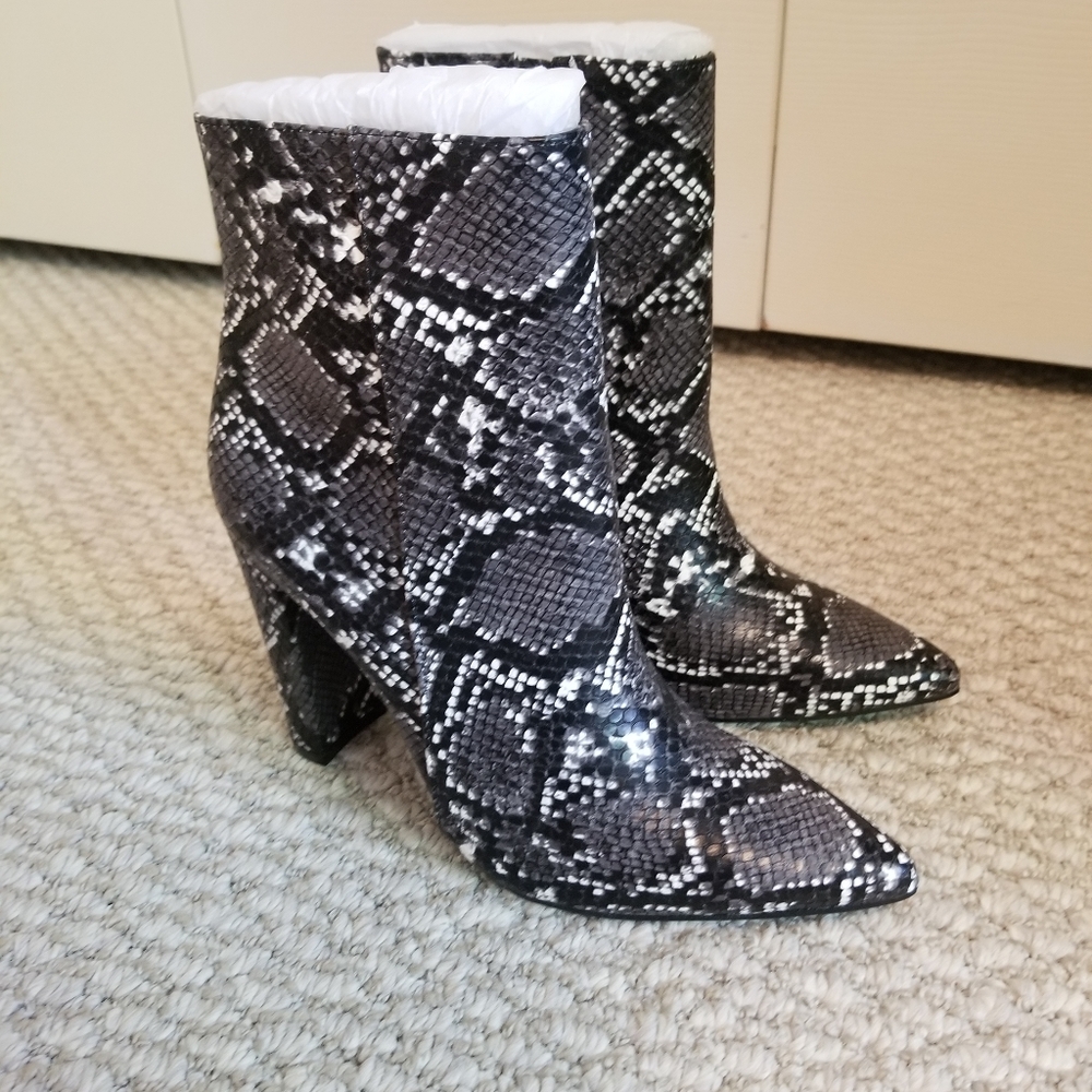 Rampage Womens Zaine Animal Print Black/White Booties Size 6 NIB
